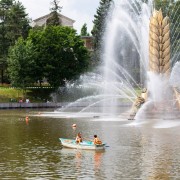 Катание на лодках на ВДНХ 2020
