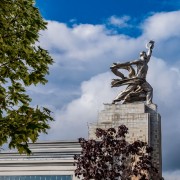 Выставка «Архитектура и мода. В потоке времени»