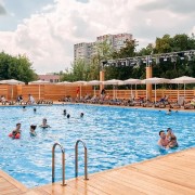Бассейны под открытым небом в Москве 2024