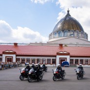 Выступления мотоциклистов Почетного эскорта на ВДНХ 2023 фотографии