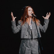 Чарующие хиты Эдит Пиаф, Патрисии Каас, Zaz в стиле французских кабаре на теплой атмосферной крыше 2023 фотографии
