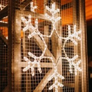 Винтажный джазовый концерт «Christmas song» в исполнении  Станислава Обухова на теплой крыше Универмага Цветной фотографии