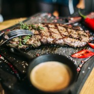 Спортивные трансляции в Crafted Grill Bar City фотографии