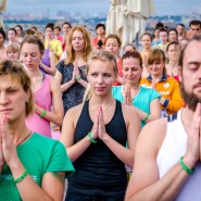 Международный день йоги в Москве фотографии