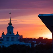 Смотровая площадка на крыше павильона «Рабочий и колхозница» фотографии