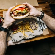 Спортивные трансляции в Crafted Grill Bar City фотографии