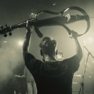 Легендарные рок-хиты на виолончелях на панорамной закрытой крыше: Metallica, AC/DC, SOAD, Prodigy фотографии