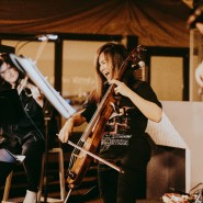 Симфонический трибьют-концерт Linkin Park на крытой крыше при 1500 свечей фотографии