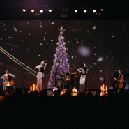 Музыка из любимых рождественских фильмов в мультимедийном симфо-шоу для всей семьи 2024 фотографии