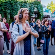 Иммерсивная прогулка «Город счастливых» фотографии