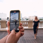 Джаз из культовых голливудских фильмов на крытой крыше с верандой фотографии