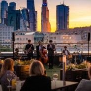 Концерты на высоте с видом на Москва-Сити в закатных оттенках. Два вечера — два состояния фотографии