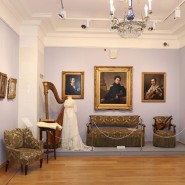 Выставка «Выход в свет. Балы и салоны в Москве XIX века» фотографии