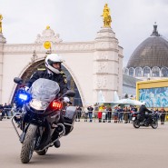 Выступления мотоциклистов Почетного эскорта на ВДНХ 2023 фотографии