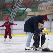 Катки с искусственным льдом в парках Москвы 2021-2022 фотографии