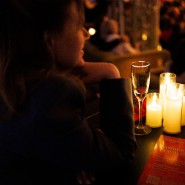 Hans Zimmer в струнном эмбиент-звучании с арфой на панорамной тёплой крыше Москвы 2026 фотографии