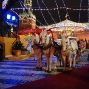 Рождественская ярмарка на Красной площади фотографии