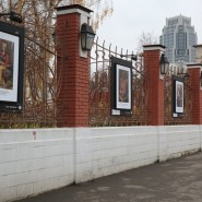 Выставка под открытым небом в Саду «Эрмитаж» фотографии