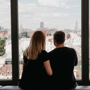 Вечер в баре Нью-Йорка под живой джаз 60-х на теплой крыше Москвы 2023 фотографии
