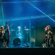 Шоу «Эпоха стадионного рока на виолончелях» на мультимедийной сцене в центре Москвы 2023 фотографии