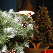 Лучшая новогодняя елка — Елка на батутах фотографии