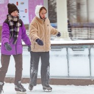 Открытие катков с искусственным льдом в парках Москвы 2023 фотографии