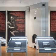 Выставка «Стеклянные «БѢСЫ» фотографии