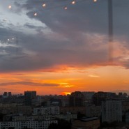 Уитни Хьюстон: чувственный трибьют от звёзд джаза на открытой видовой крыше фотографии