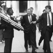 Билл Каннингем Случайная встреча: Дональд Трамп. 25 мая 1989 © Фонд Билла Каннингема, Предоставлено Галереей Брюса Сильверстайна, Нью-Йорк