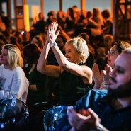Осенний сезон уютных концертов на крышах от Roofevents: магия джаза и симфония рока в самом сердце Москвы 2023 фотографии