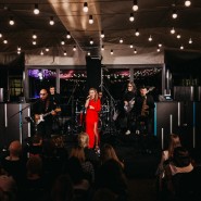 Живой джазовый трибьют легендарной Sade на теплой панорамной крыше с видом на Москву фотографии