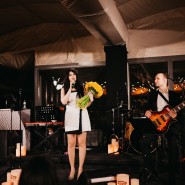 Amy Winehouse: живой джазовый трибьют с видом на вечернюю Москву 2023 фотографии