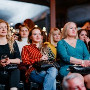 Живой джазовый трибьют легендарной Sade на теплой панорамной крыше с видом на Москву фотографии