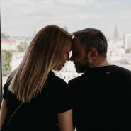 Золотые хиты ABBA от известного симфонического оркестра на теплой панорамной крыше фотографии