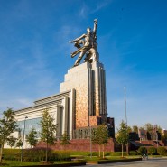 Выставка «Гений в юбке и ее эпоха» фотографии