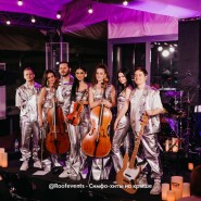 Золотые хиты ABBA от известного симфонического оркестра на теплой панорамной крыше фотографии