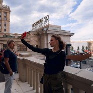 Джаз из культовых голливудских фильмов в знаменитой высотке с открытой верандой фотографии