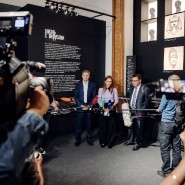 Выставка «Жизнь с вирусами» фотографии
