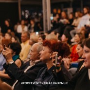 Романтичный итальянский джаз 60-х: атмосферный концерт на теплой панорамной крыше фотографии