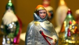 Выставка «Волшебный мир сказки. Сказочные персонажи в елочной игрушке»