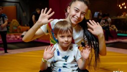 Воскресные занятия «Мама+малыш» в батутном центре Flip&Fly