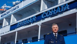 В гости на «Лунную сонату»: экскурсия по теплоходу с обедом или ужином