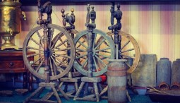 Выставка «Агит-прялка. К 100-летию Революции»