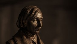 Выставка «Из шапочки Гоголя»
