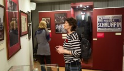 Выставка «Я живу в искусстве и в России»