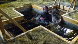Крещенские купания на Дворцовом пруду в парке «Останкино» 2024