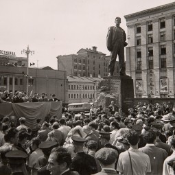 Выставка «Маяковская Москва»