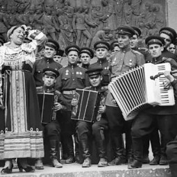 Выставка «Искусство под огнем. Фронтовые бригады для Победы»