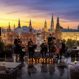 Симфония уходящего солнца. Единственный мужской оркестр на крыше The Carlton с видом на Кремль