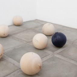 Выставка «О поверхностях и пространствах»